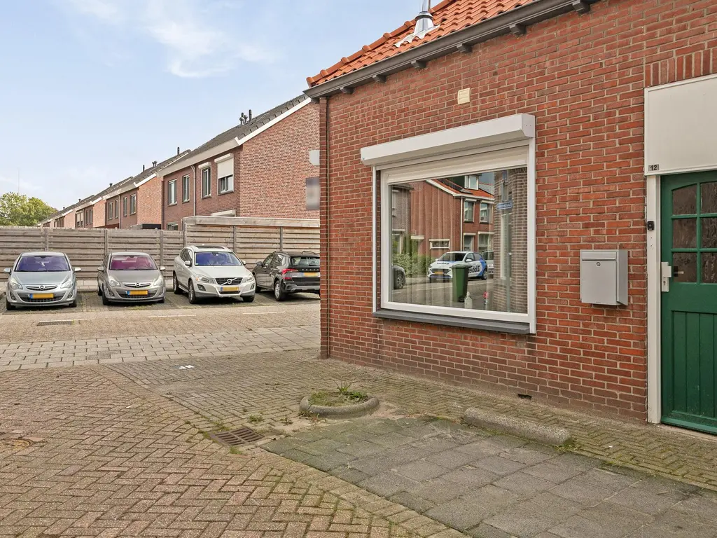 Louisestraat 12, THOLEN