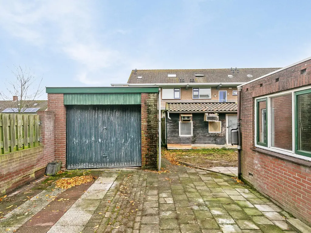 Machteld van Gelrestraat 44, THOLEN