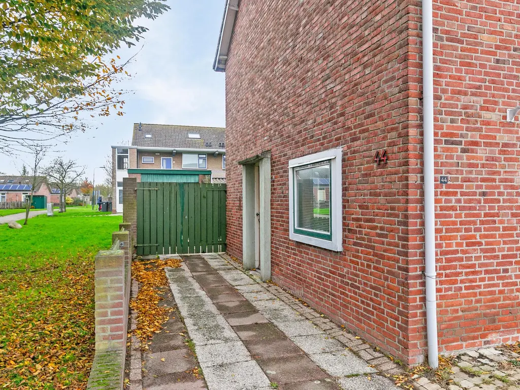 Machteld van Gelrestraat 44, THOLEN