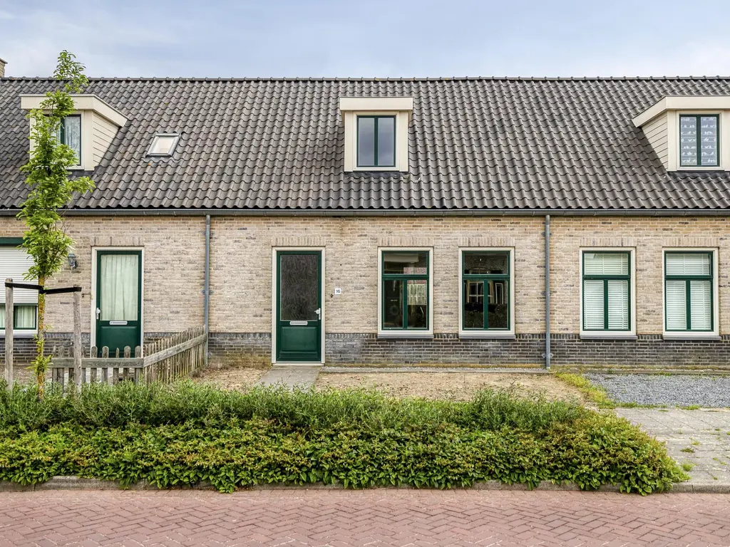 Dokter Bernhardistraat 16, STAVENISSE