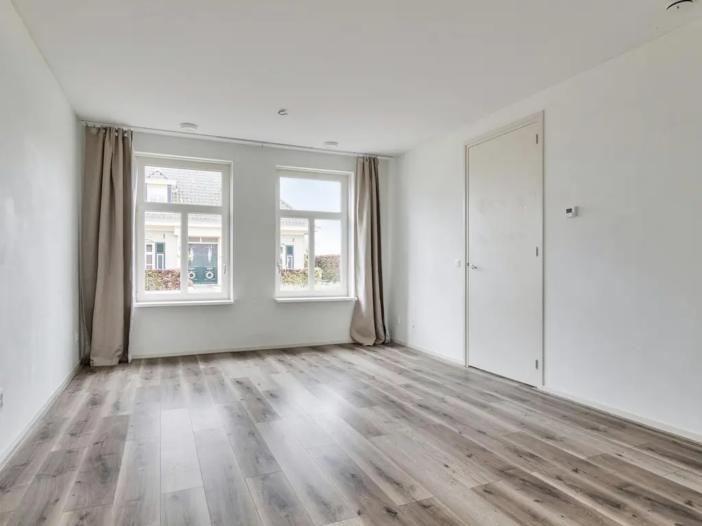 Dokter Bernhardistraat 16, STAVENISSE