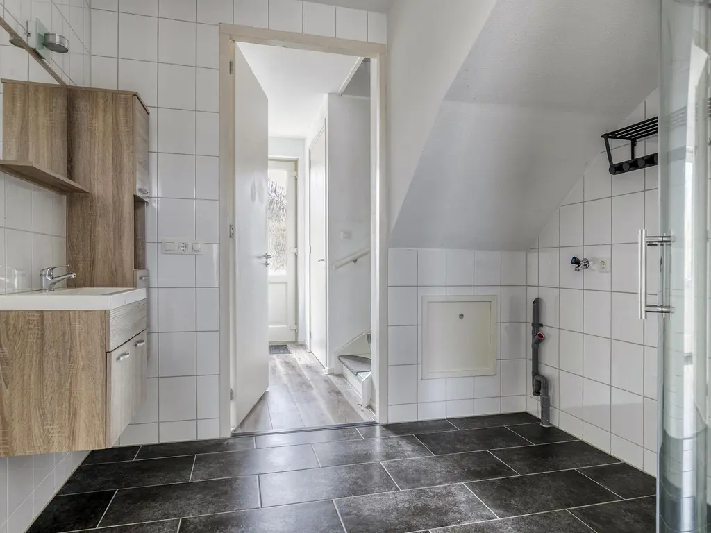 Dokter Bernhardistraat 16, STAVENISSE