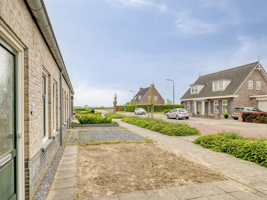Dokter Bernhardistraat 16, STAVENISSE