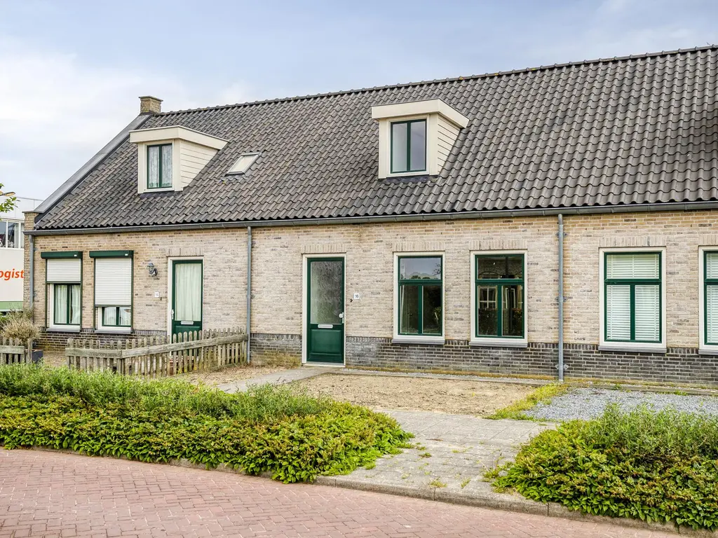 Dokter Bernhardistraat 16, STAVENISSE