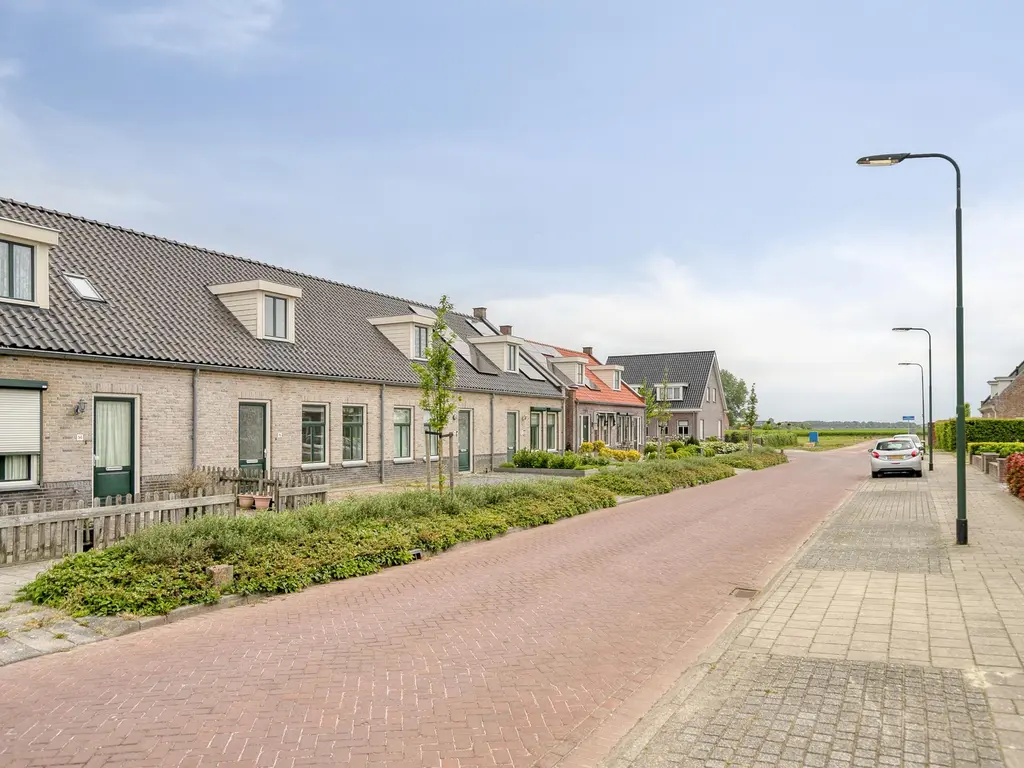 Dokter Bernhardistraat 16, STAVENISSE