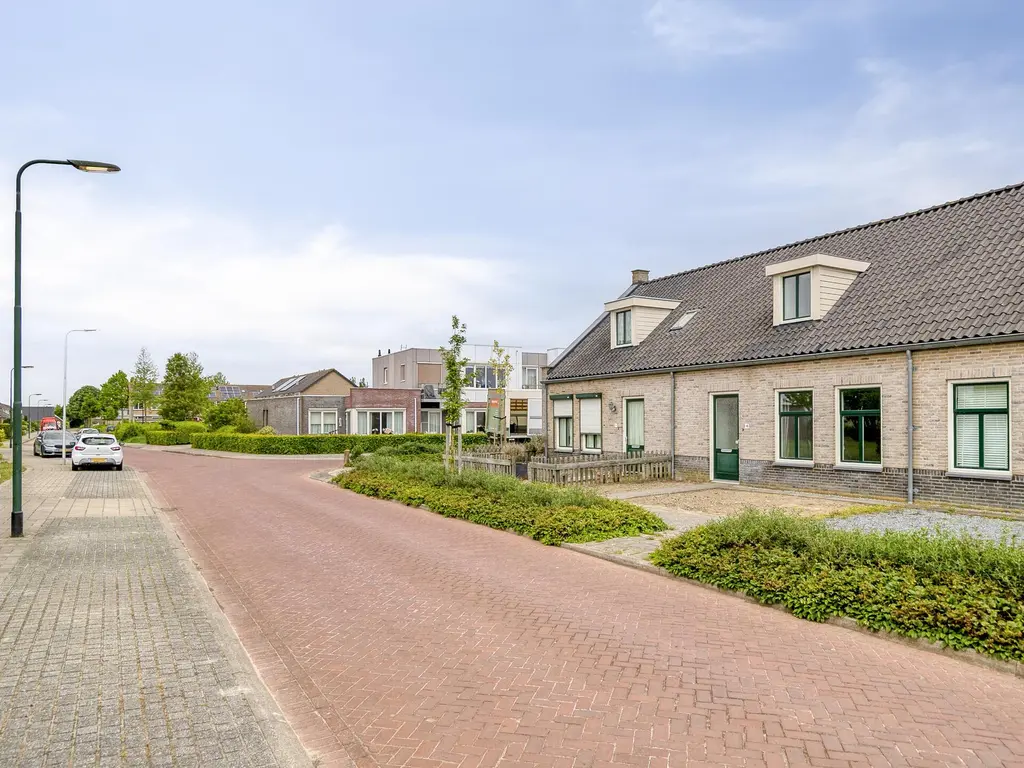 Dokter Bernhardistraat 16, STAVENISSE