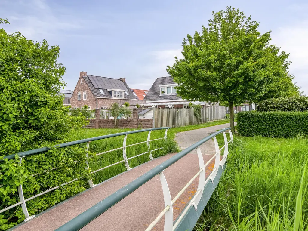 Dokter Bernhardistraat 16, STAVENISSE