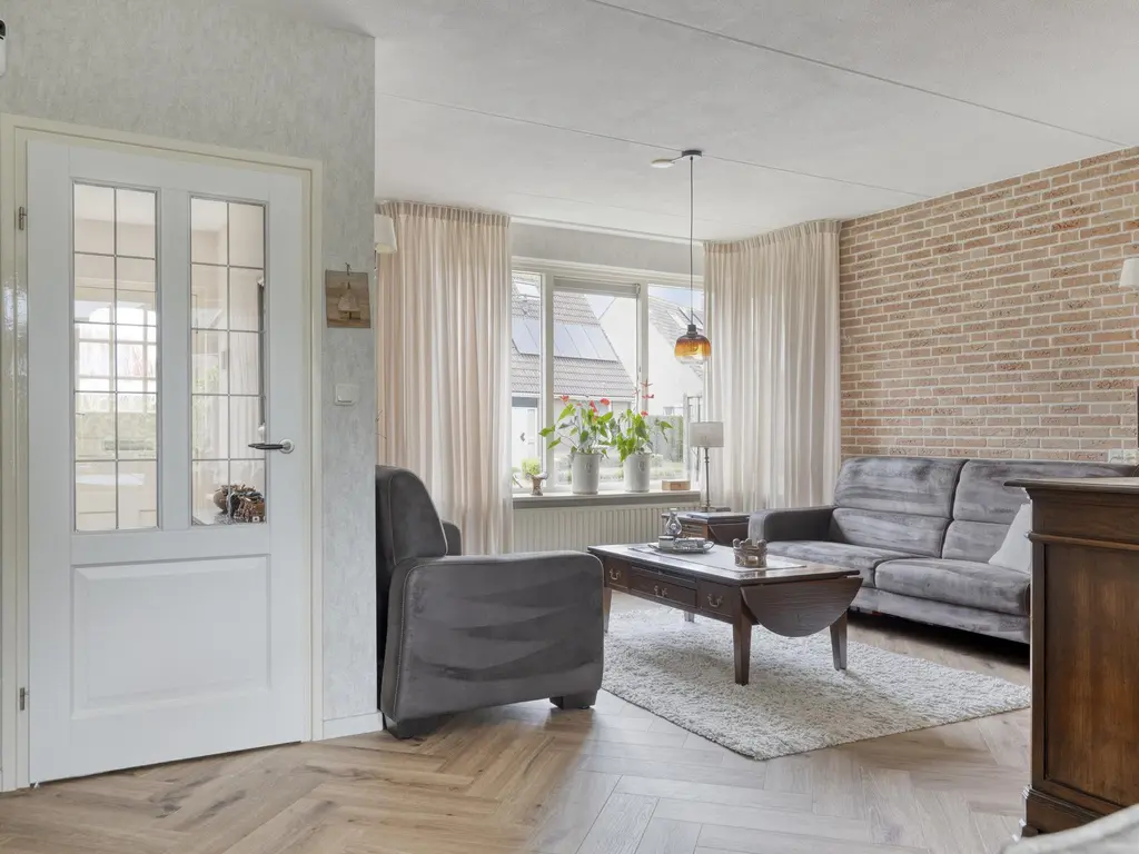 Meanderlaan 210, THOLEN