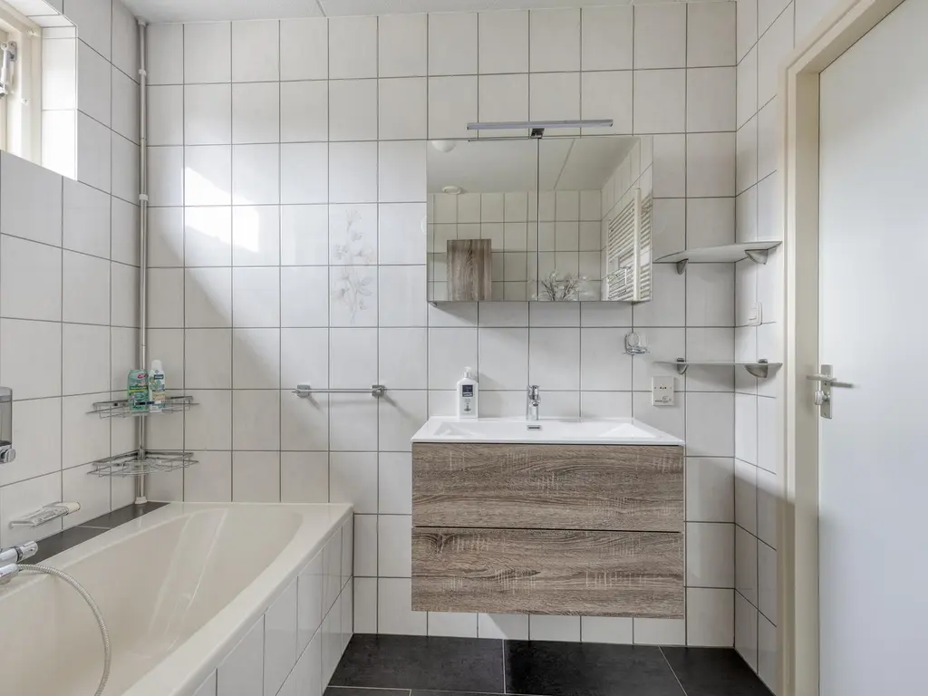 Meanderlaan 210, THOLEN