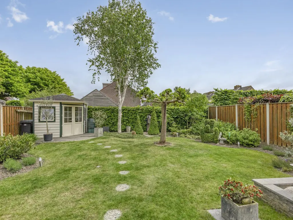Meanderlaan 210, THOLEN