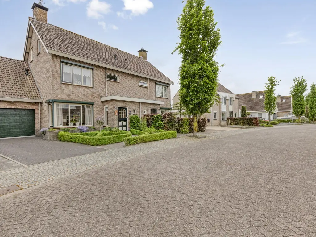 Meanderlaan 210, THOLEN