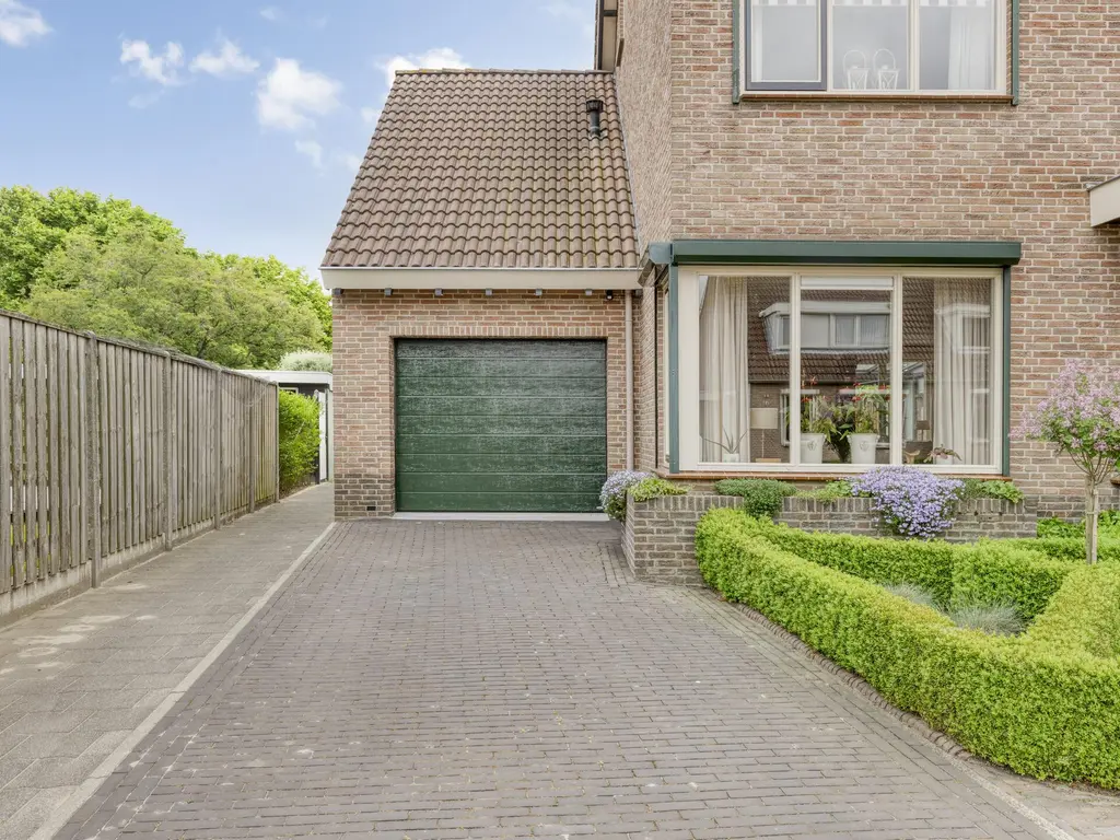 Meanderlaan 210, THOLEN