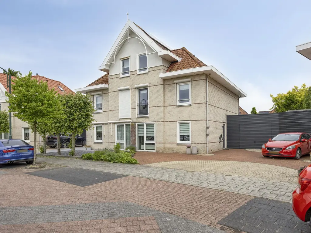 Binnenkamer 44, THOLEN