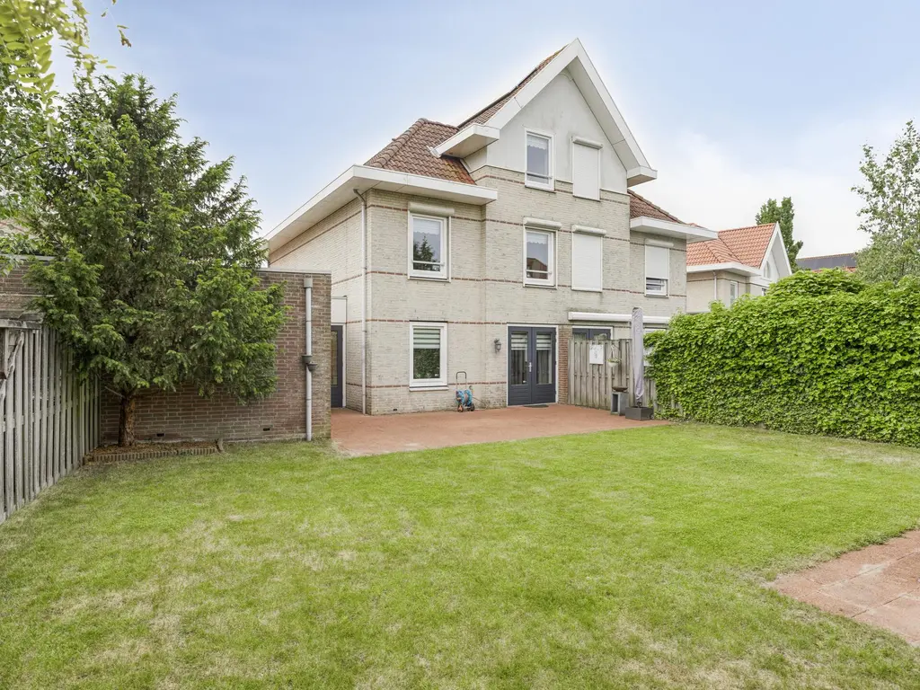 Binnenkamer 44, THOLEN