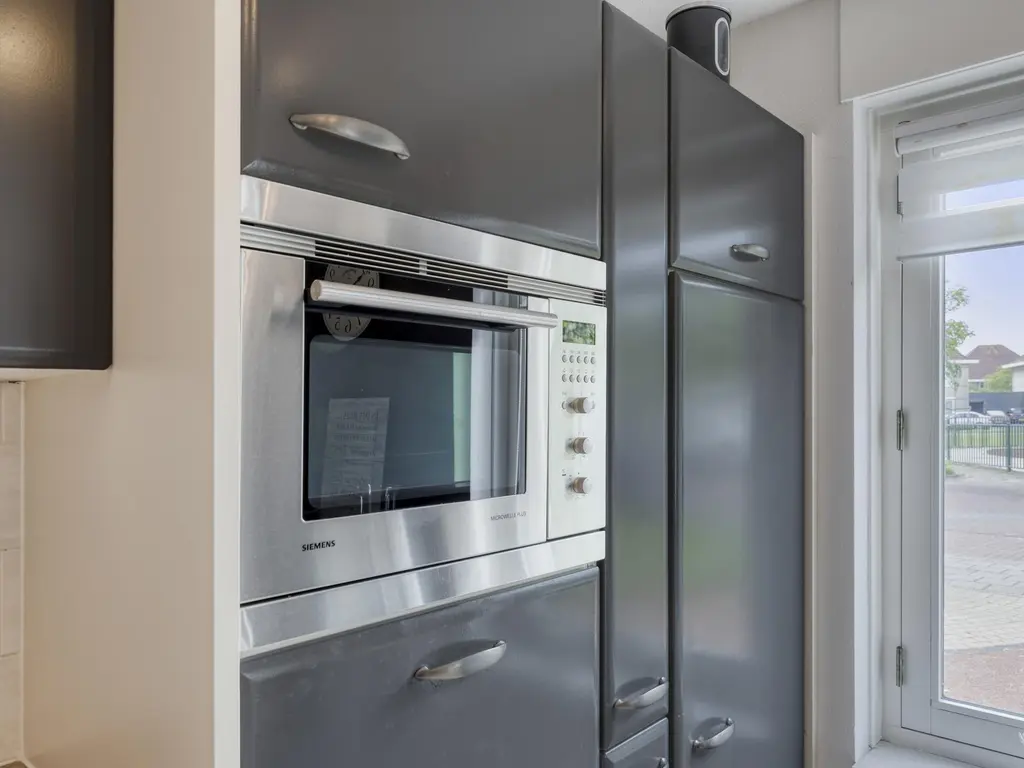 Binnenkamer 44, THOLEN
