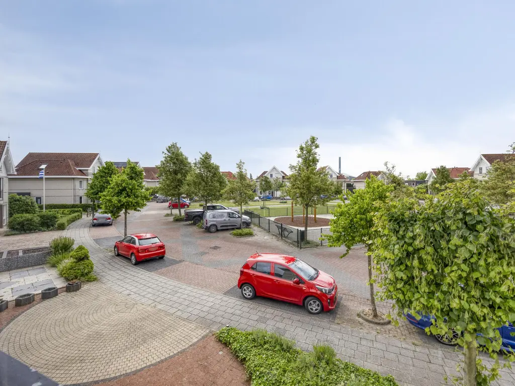 Binnenkamer 44, THOLEN