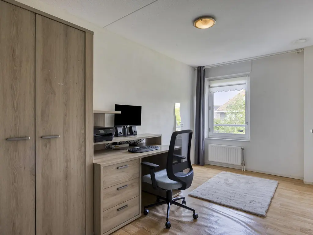 Binnenkamer 44, THOLEN