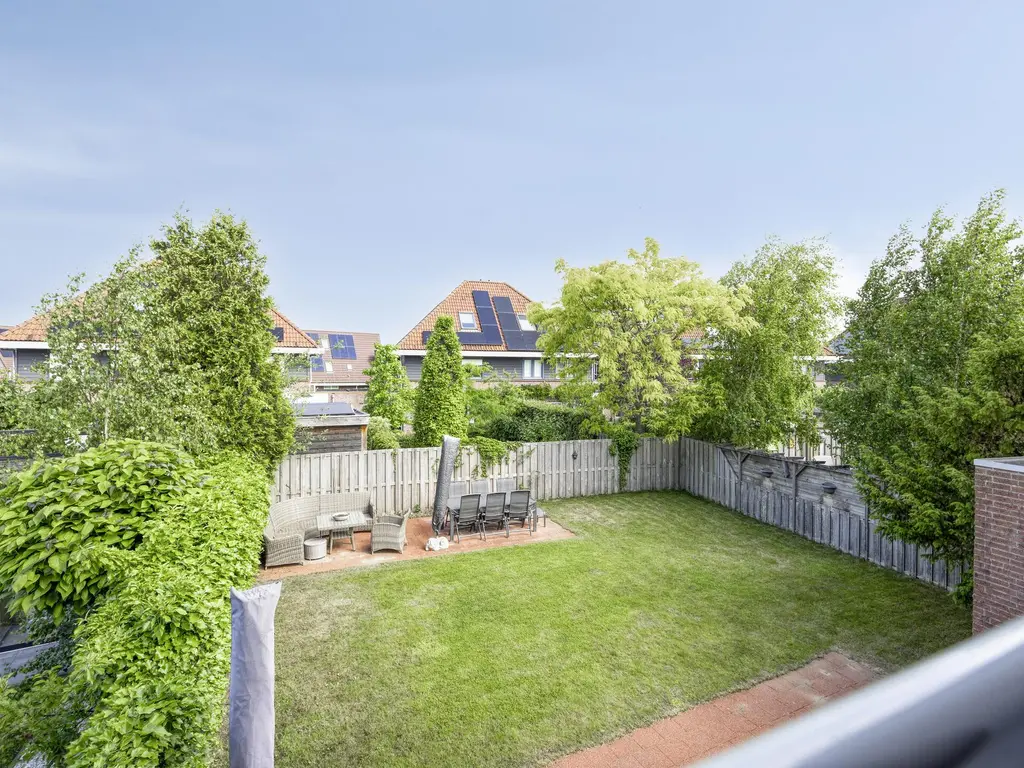 Binnenkamer 44, THOLEN