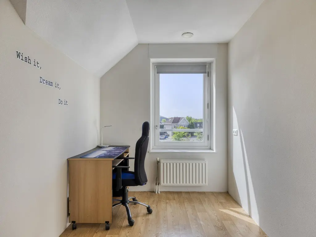 Binnenkamer 44, THOLEN