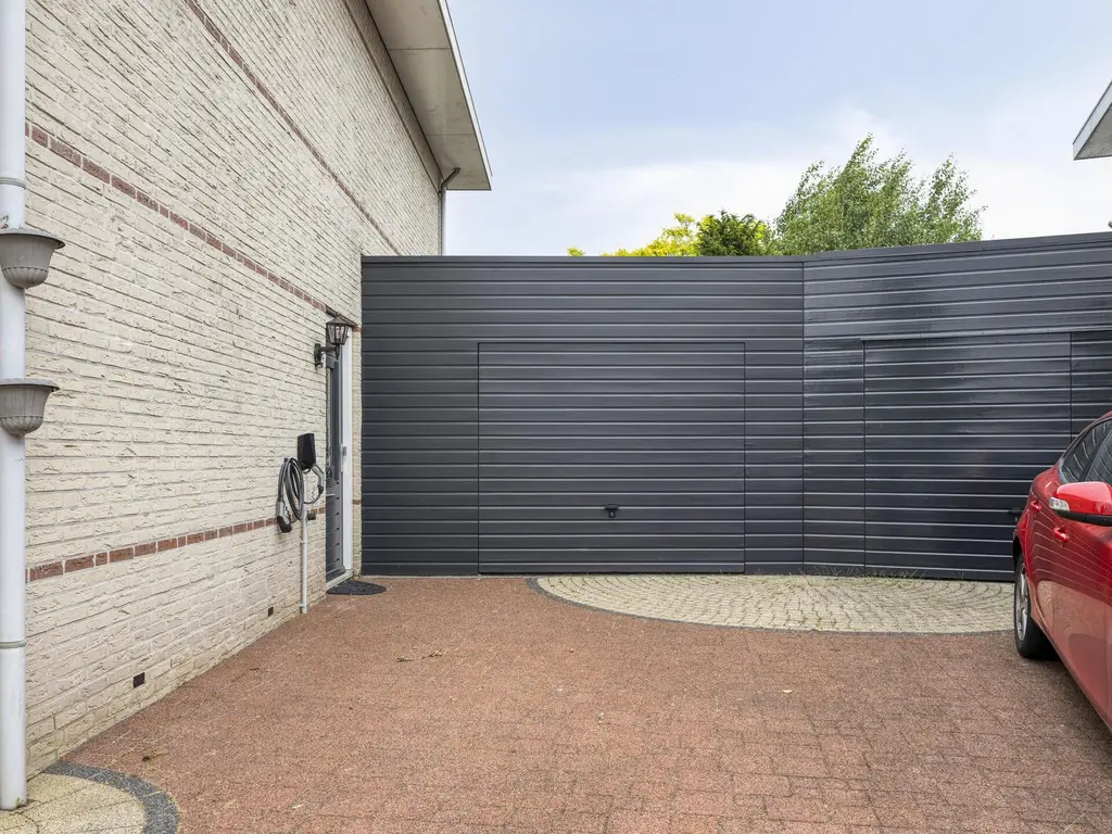 Binnenkamer 44, THOLEN