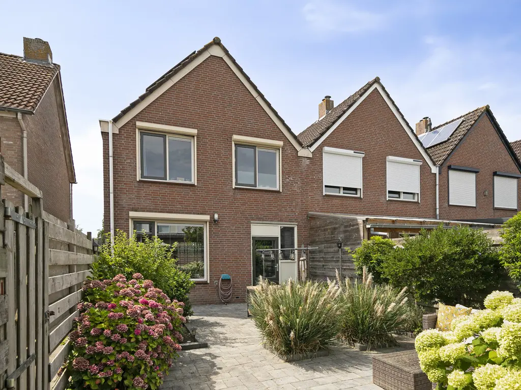 Touwslagersdreef 23, THOLEN