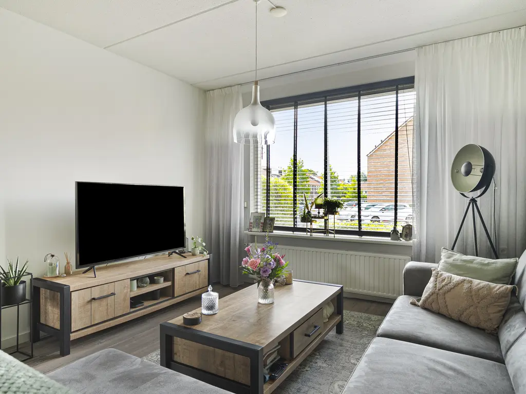 Touwslagersdreef 23, THOLEN