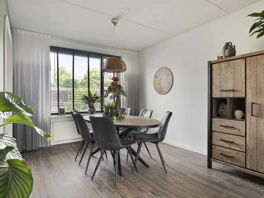 Touwslagersdreef 23, THOLEN