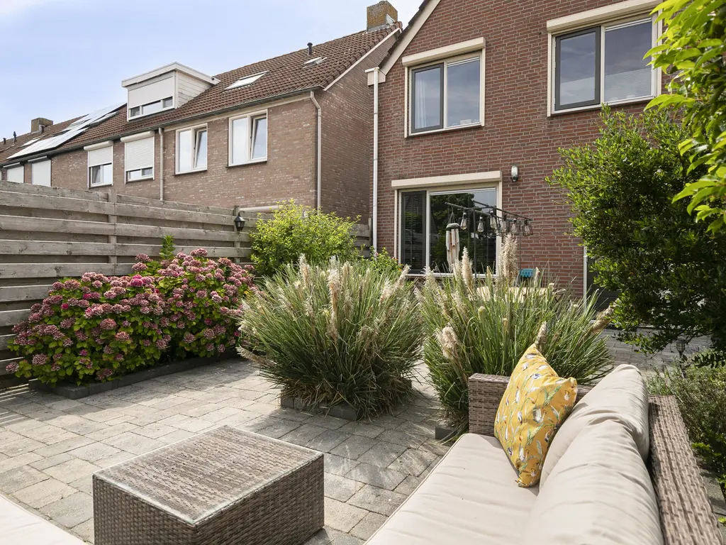 Touwslagersdreef 23, THOLEN