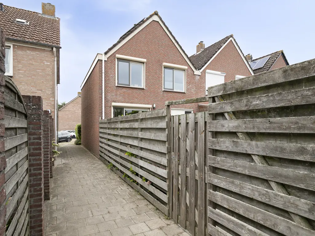 Touwslagersdreef 23, THOLEN