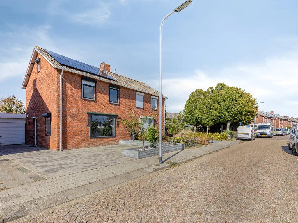 Machteld van Gelrestraat 48, THOLEN