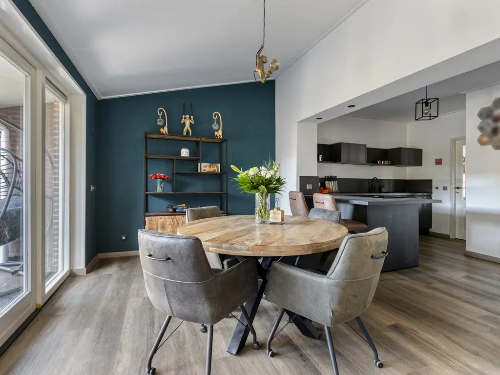Machteld van Gelrestraat 48, THOLEN