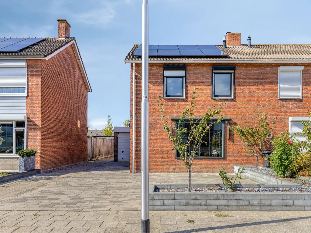 Machteld van Gelrestraat 48, THOLEN