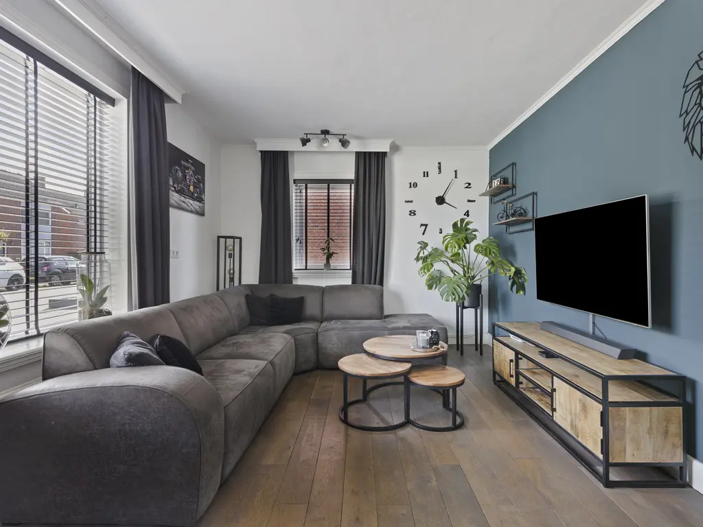 Machteld van Gelrestraat 48, THOLEN