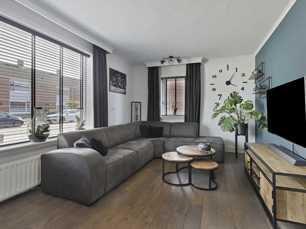 Machteld van Gelrestraat 48, THOLEN