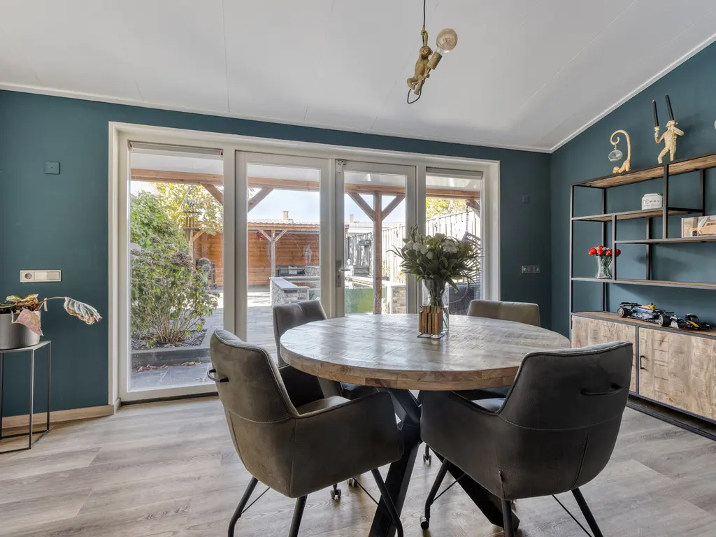 Machteld van Gelrestraat 48, THOLEN
