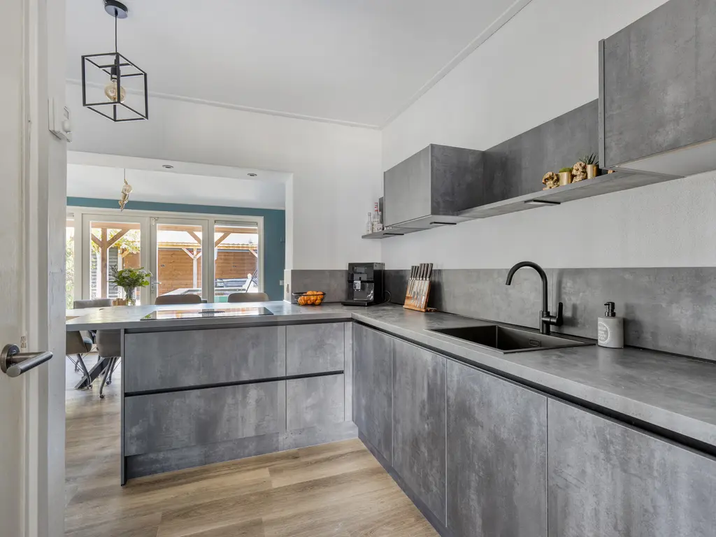 Machteld van Gelrestraat 48, THOLEN