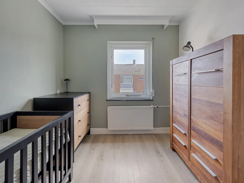 Machteld van Gelrestraat 48, THOLEN