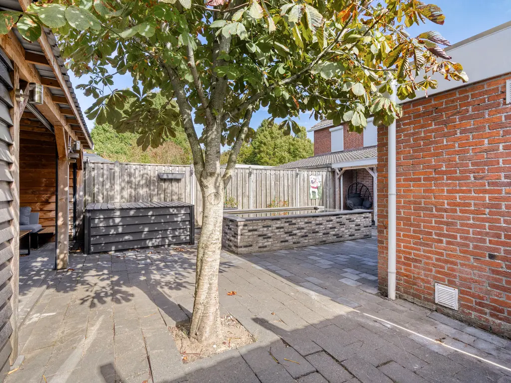 Machteld van Gelrestraat 48, THOLEN