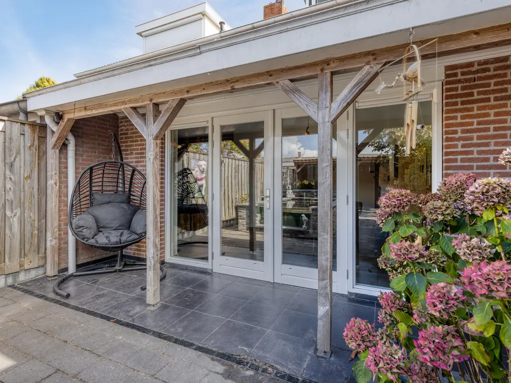 Machteld van Gelrestraat 48, THOLEN