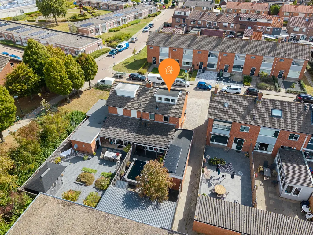 Machteld van Gelrestraat 48, THOLEN