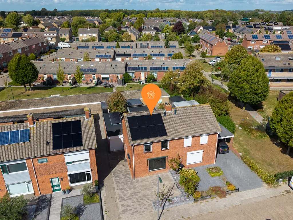 Machteld van Gelrestraat 48, THOLEN