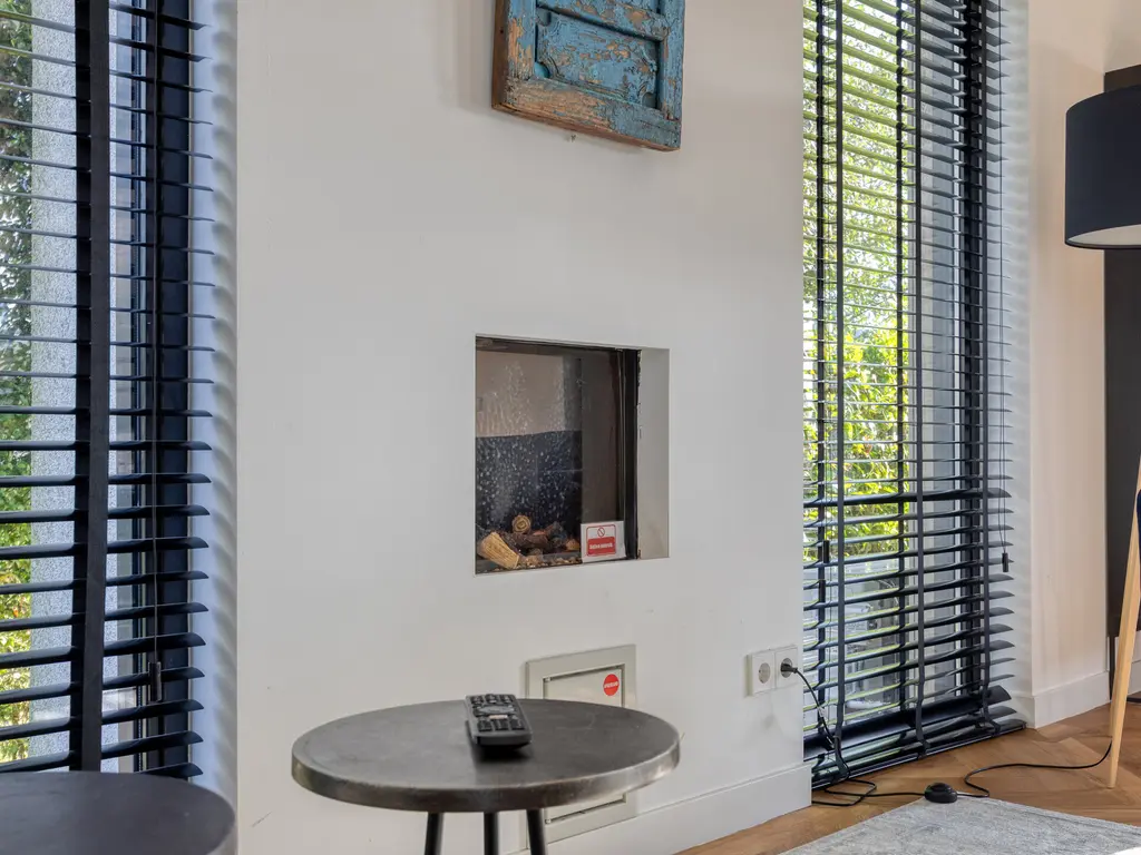 Oesterdam 91, THOLEN