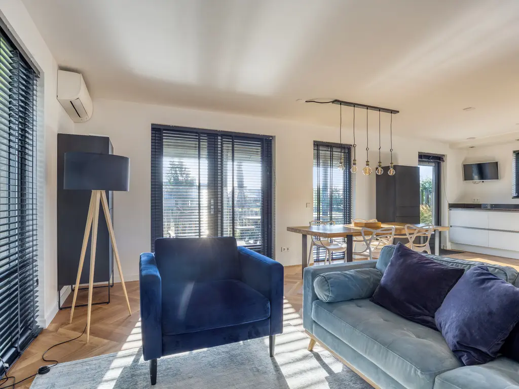 Oesterdam 91, THOLEN