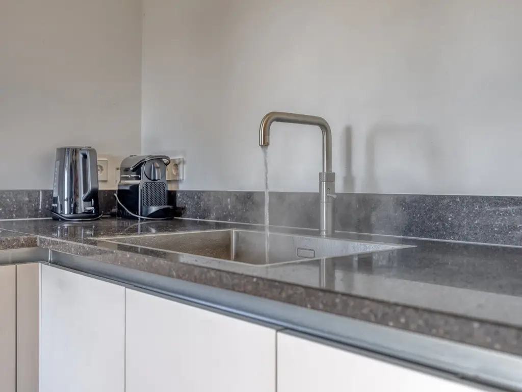 Oesterdam 91, THOLEN