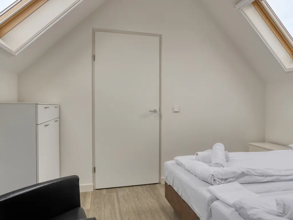 Oesterdam 63, THOLEN