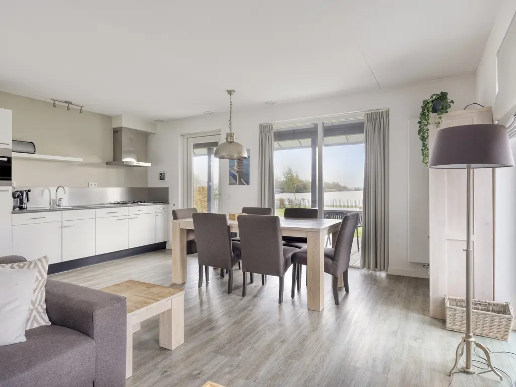 Oesterdam 77, THOLEN