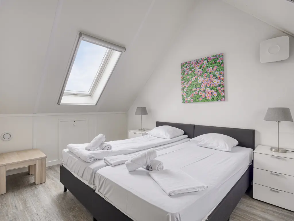 Oesterdam 77, THOLEN