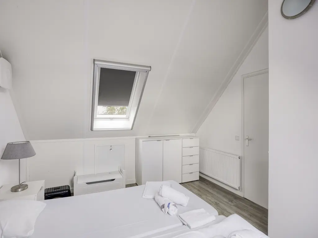 Oesterdam 77, THOLEN