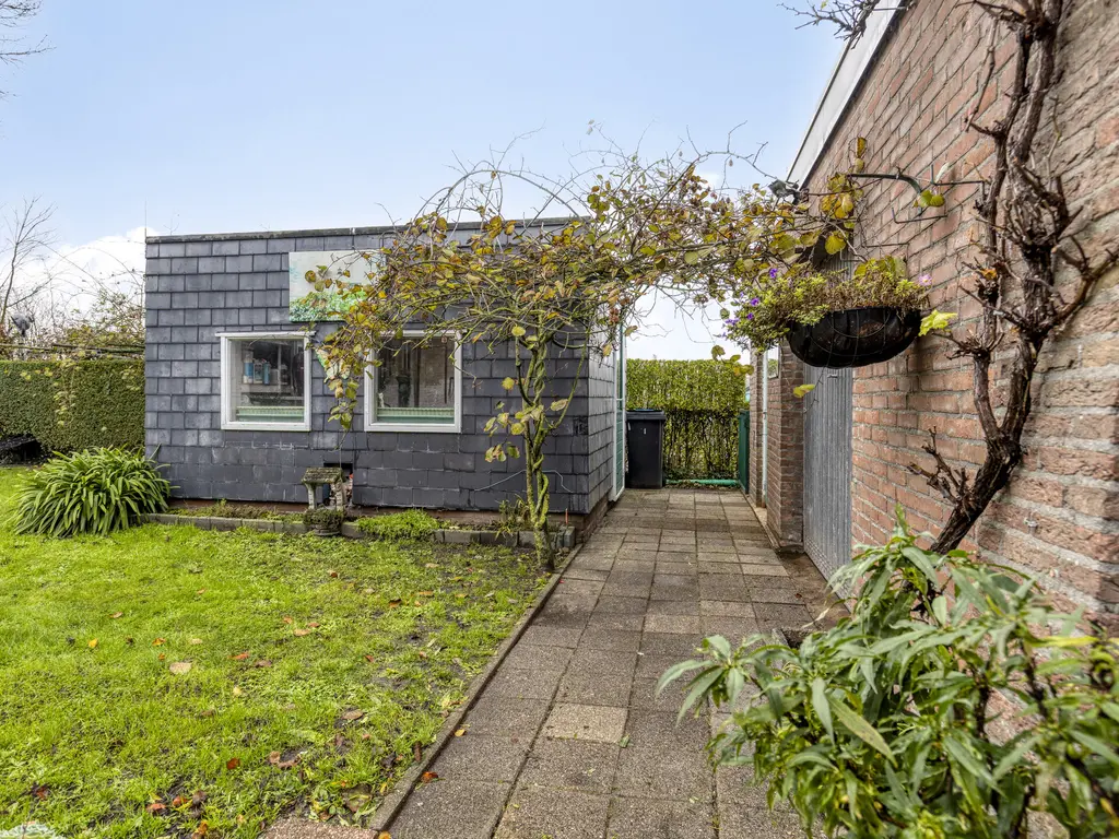 Dorpsweg 11, OUD-VOSSEMEER