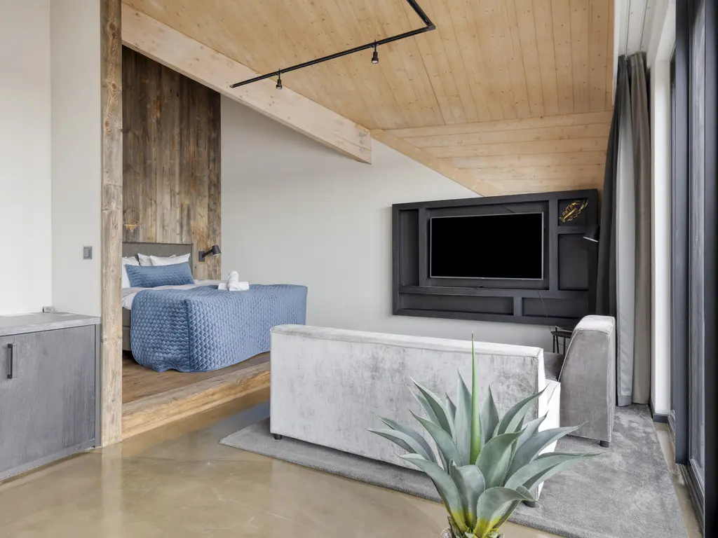 Oesterdam 25a, THOLEN